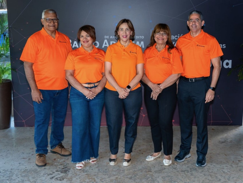 Fernando Pérez, Sonia Reyes, Mercedes Canalda de Beras-Goico, Eva Carvajal y Juan Terrero.