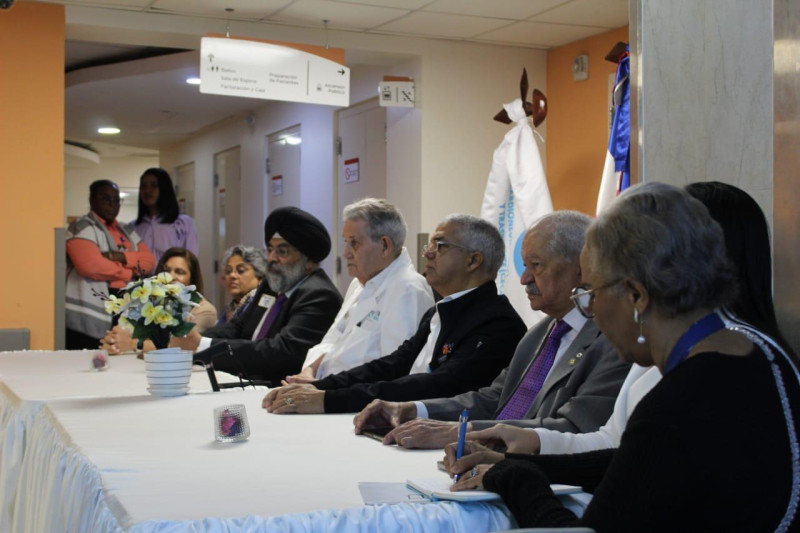 Directivos de Cecanot y Clubes de Leones durante anuncio de reactivación del Banco de Córneas.