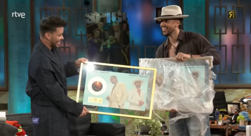 Romeo Santos y Prince Royce en “La Revuelta”.