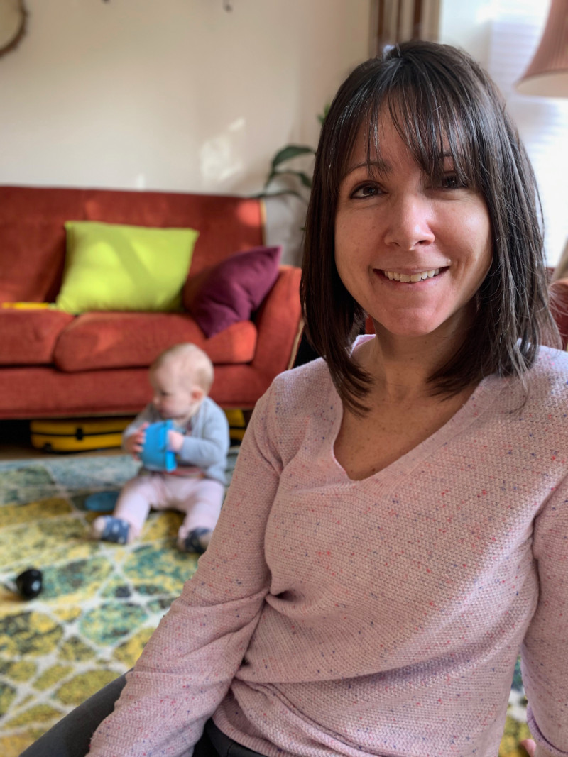 Alexis Black, profesora de Audiología y Ciencias del Habla de la UBC, explica cómo los padres pueden apoyar las habilidades lingüísticas tempranas de los niños. Foto: Universidad de Columbia Británica (UBC).