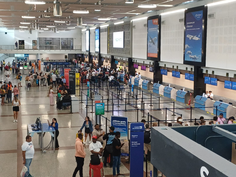 Pasajeros en el Aeropuerto de Las Américas
