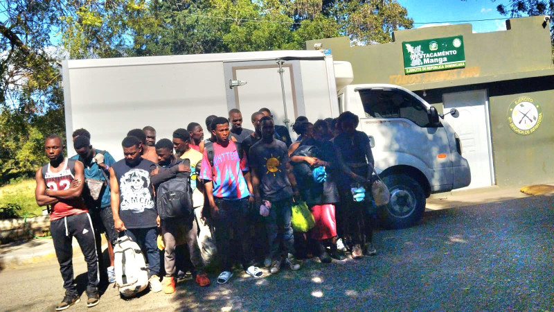 Entre los detenidos figuran dieciséis (16) hombres, cinco (05) mujeres y un (01) menor de edad, todos en estatus migratorio irregular.