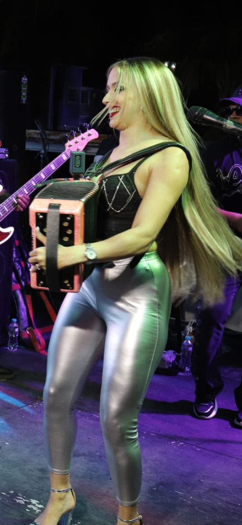 La Rubia del Acordeón y su acordeón.