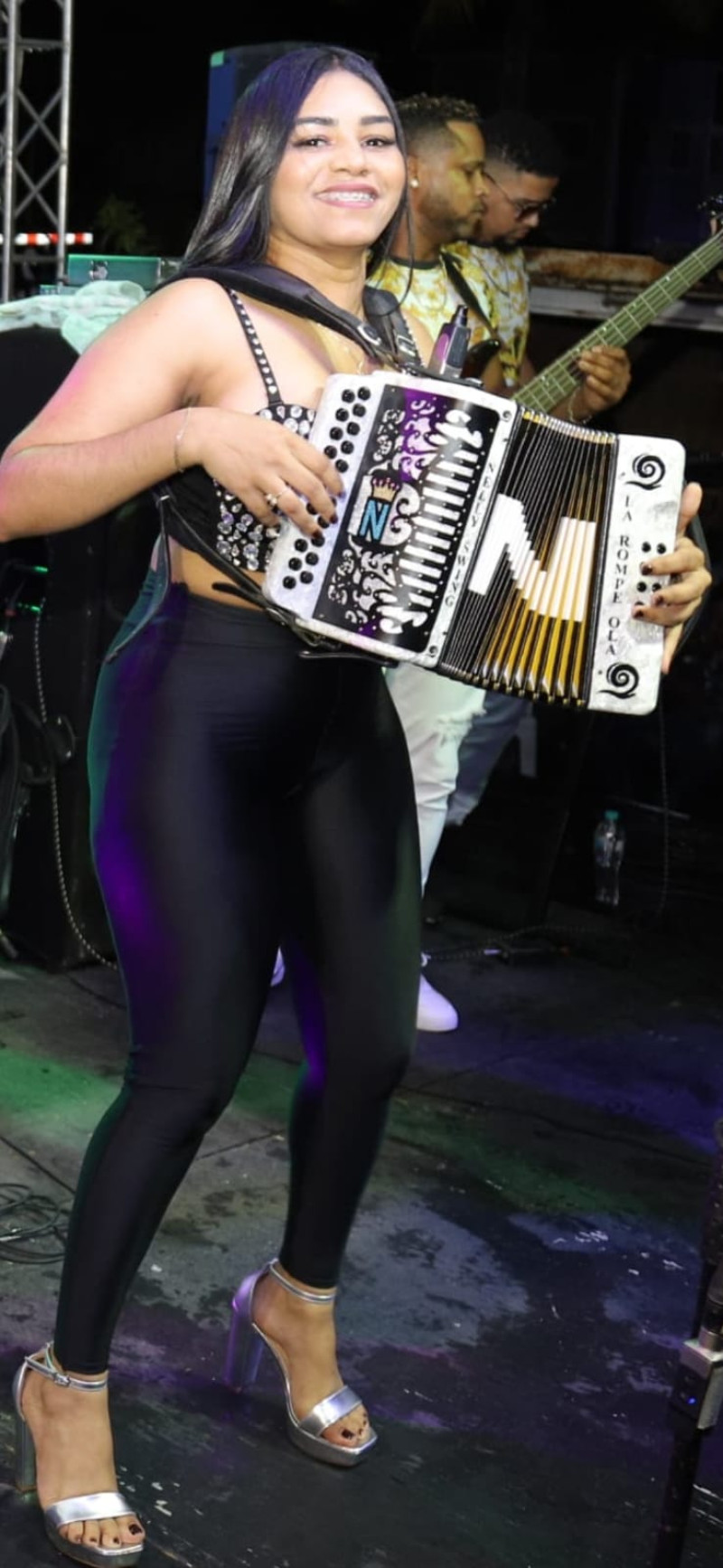 Nelly Swing, una de las merengueras típicas más activas de República Dominicana.
