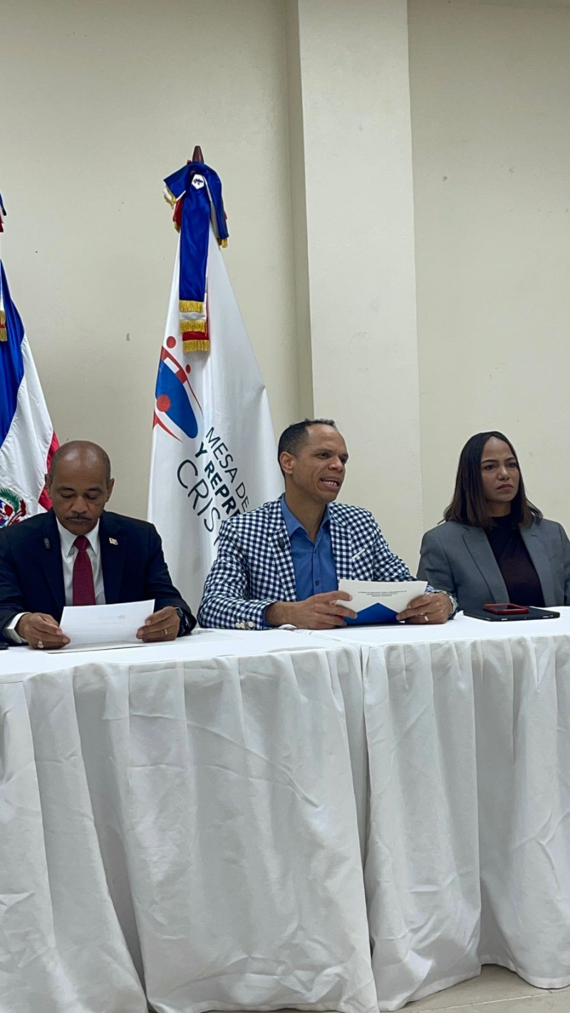 El pastor Juan Francisco Confesor junto al obispo Reynaldo Franco Aquino,abogan por oportunidades para los jóvenes.