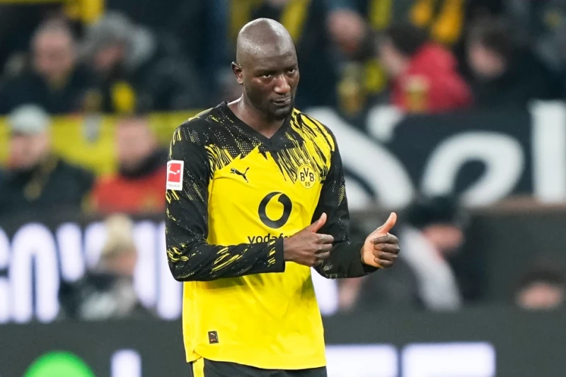 Serhou Guirassy, del Borussia Dortmund, celebra tras anotar su tercer gol en el partido ante el Heidenheim en la Bundesliga, el 1 de febrero del 2026.