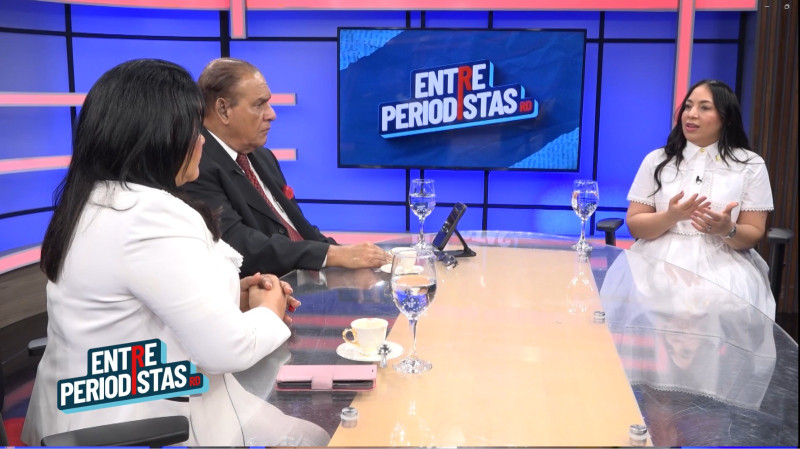 La magistrada Yoanna Bejarán fue entrevistada por los periodistas Miguel Franjul y Wendy Santana de Franjul.