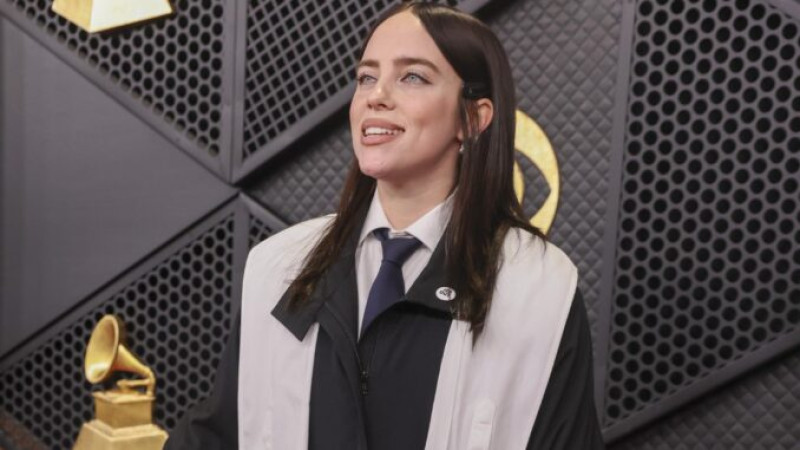 La cantautora estadounidense Billie Eilish asiste a la alfombra roja de la 68.ª edición anual de los Premios Grammy en el Crypto.com Arena, en Los Ángeles, California (EE.?UU.), el 1 de febrero de 2026.