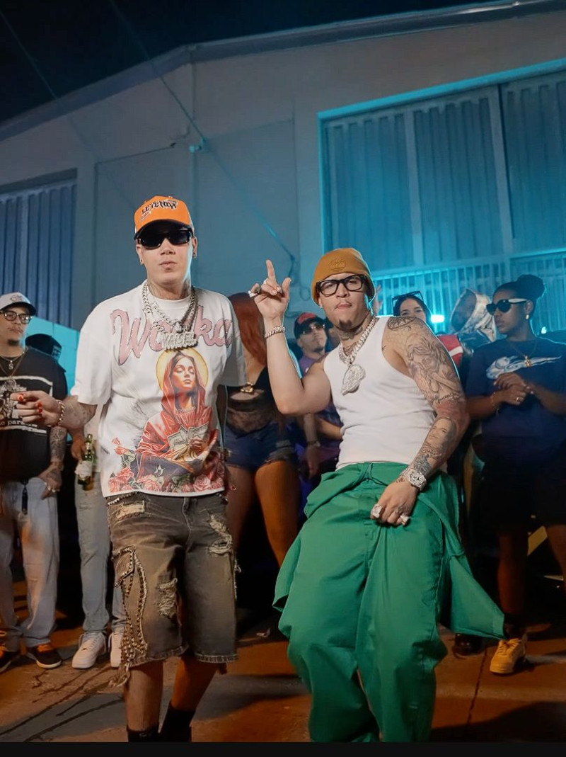 Yaisel junto a Jey One en la grabación del videoclip "Bo De Bo De Bo".