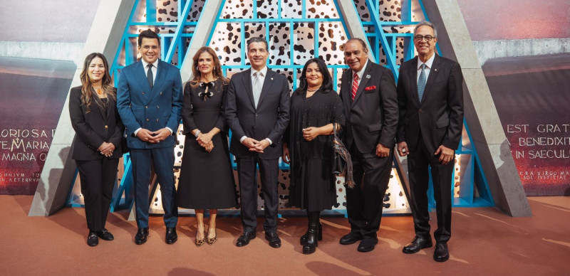 Patricia Franjul, David Collado, Sandra Bisonó de Paniagua, Christopher Paniagua, Wendy Santana de Franjul, Miguel Franjul y José Mármol.