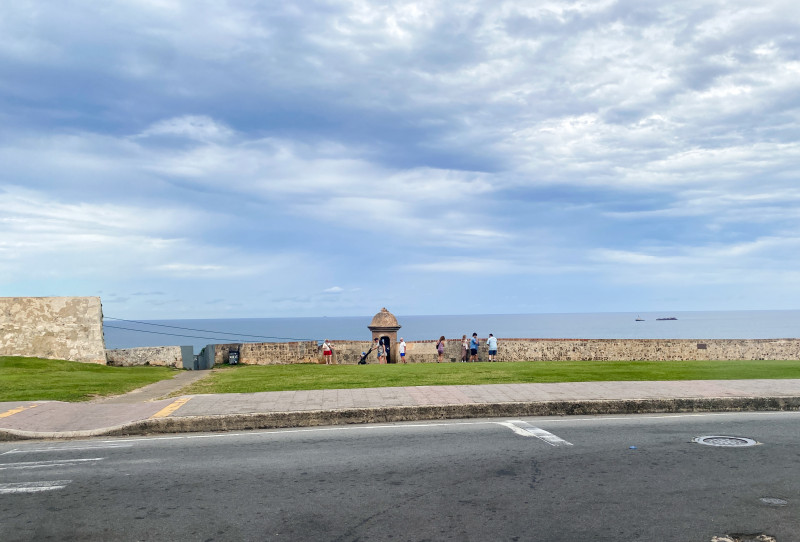 Escaleras de La Perla, a la izquierda de la garita