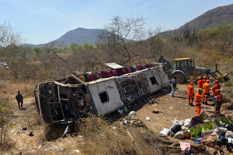 Un accidente de autobús en el noreste de Brasil causó la muerte de al menos 15 personas el 3 de febrero, incluidos tres niños.