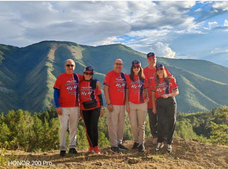 Celeste Pérez y sus acompañantes de viaje