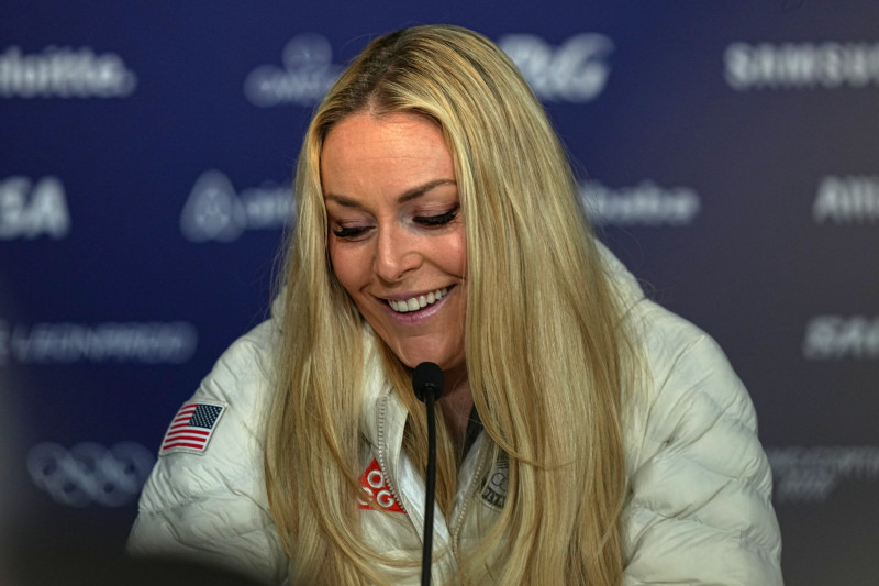 Lindsey Vonn durante una rueda de prensa del equipo de esquí alpino de Estados Unidos en los Juegos Olímpicos de Invierno, el martes 3 de febrero de 2026, en Cortina d'Ampezzo, Italia