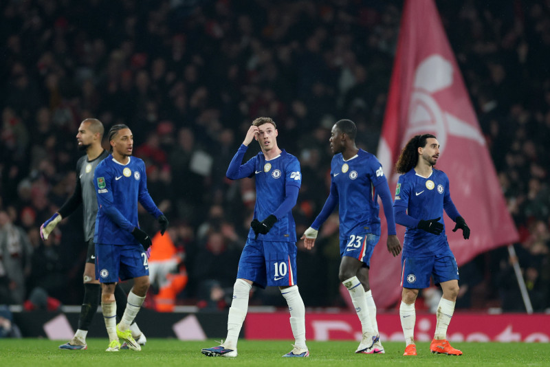 Los jugadores del Chelsea reaccionan tras el gol marcado por Kai Havertz, del Arsenal, durante el partido de vuelta de las semifinales de la Copa de la Liga inglesa