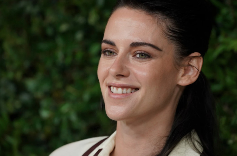 Kristen Stewart llega al almuerzo anual de la Academia de Mujeres 2025 el martes 4 de noviembre de 2025, en el Museo de la Academia de Cine en Los Ángeles