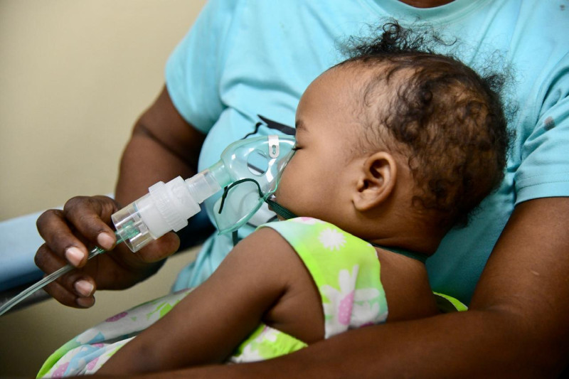 La fiebre es uno de los síntomas característicos de las infecciones respiratorias.