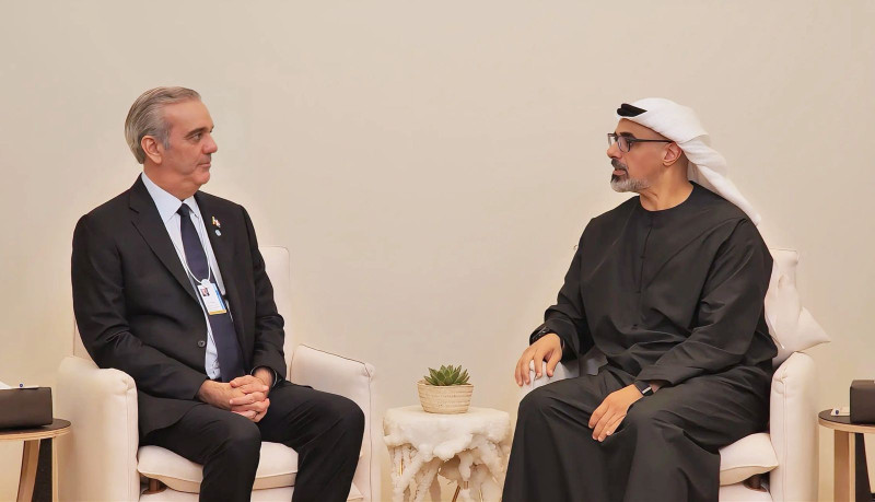 El presidente Luis Abinader durante audiencia con el Príncipe Heredero de Abu Dhabi, su alteza real Khaled bin Mohamed bin Zayed.