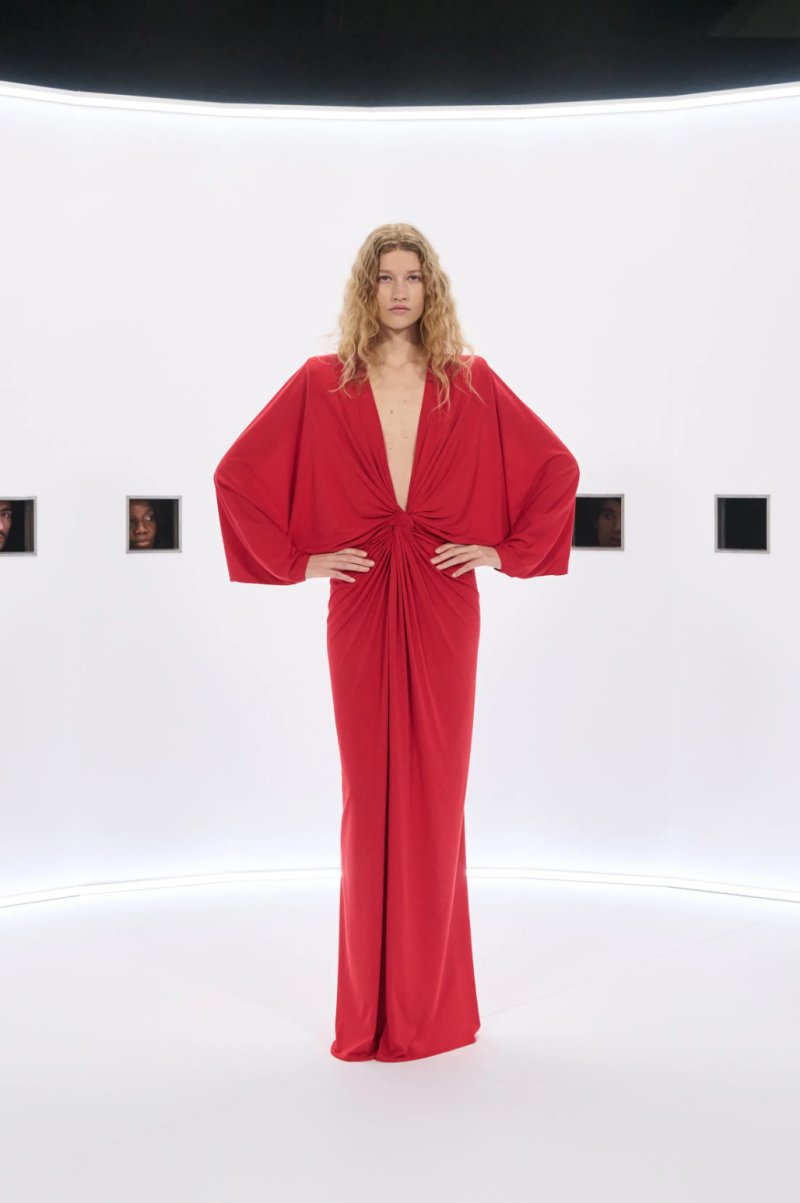 El poder del rojo: cuando la moda se convierte en un latido de vida