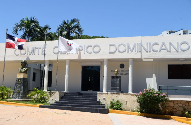 Parte frontal del local del Comité Olímpico Dominicano, ubicado en la avenida Pedro Henríquez Ureña.