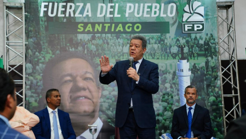 Leonel Fernández durante el acto de la Fuerza del Pueblo en Santiago