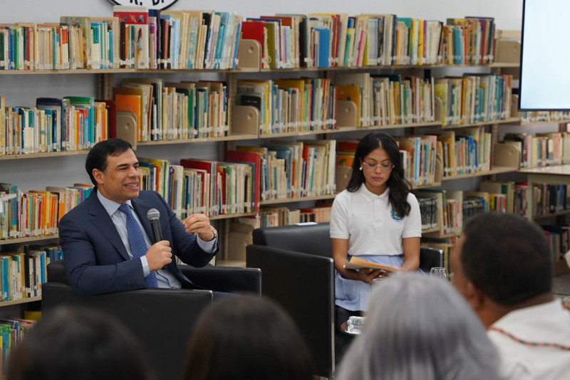El ministro de Cultura, Roberto Ángel Salcedo, en el Centro Educacional de Bonao.