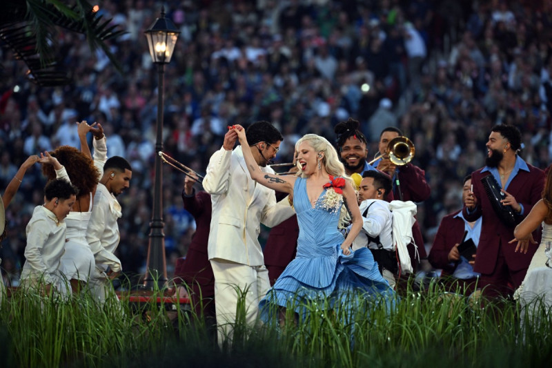 Lady Gaga y Ricky Martin aparecen 