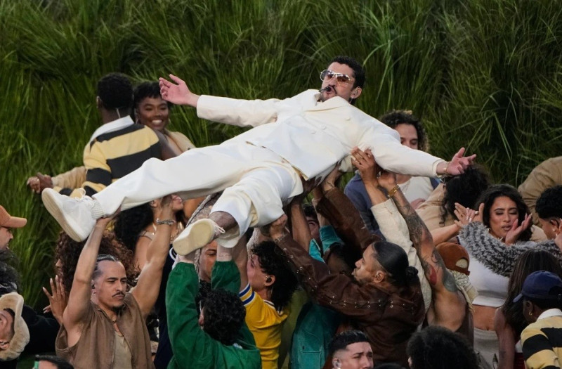 Uno de los momentos de la actuación de Bad Bunny en el Super Bowl 2026. Como la mayoría de los artistas principales del medio tiempo, él mantuvo los detalles de su actuación en secreto de antemano.