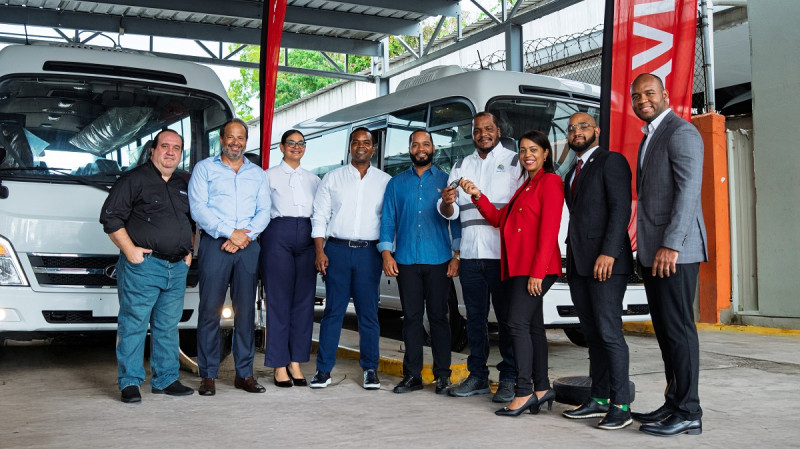 Lirio Logroño: ejecutivo ventas magna, Jose Marrero: gerente de ventas corporativas, Priscila Hernandez, Contable Ovando Tours, Ronny Diaz Gerente de Operaciones Ovando Tours, Ronald Diaz, Gerente Financiero ovando Tours. Habby Ovando Gerente general Ovando Tours, Donnys Suncar, Gerente Avis Darwin Bonilla Asesor comercial Leasing Avis. Osvaldo de leon, gerente negocios Leasing Avis.