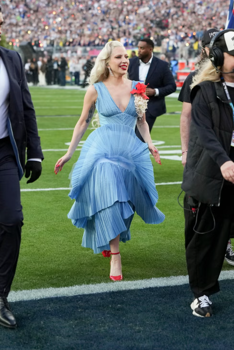 Lady Gaga, moda con mensaje: el look de Luar en el Super Bowl 2026 que rindió homenaje a Puerto Rico