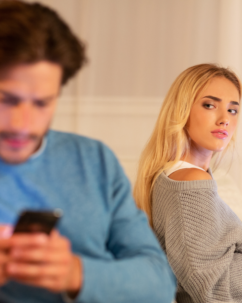 El uso del teléfono móvil es uno de los cambios más notorios en la infidelidad.