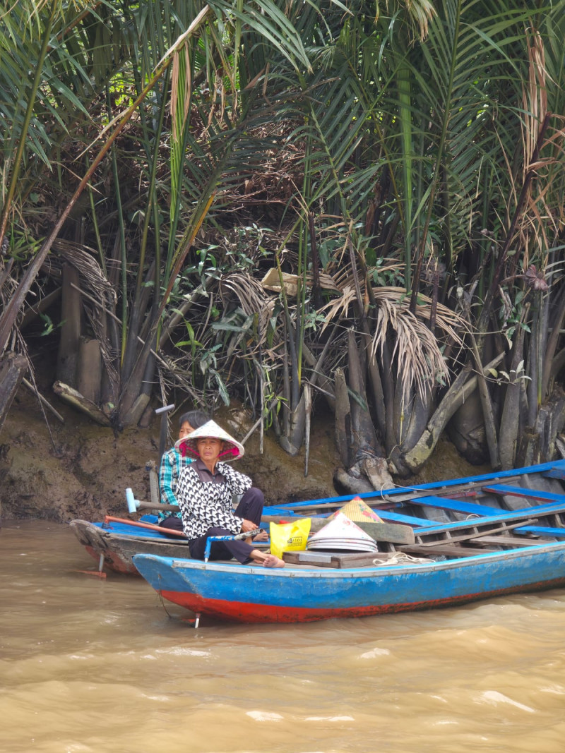 Un paseo en barquita por el río Thu Bon