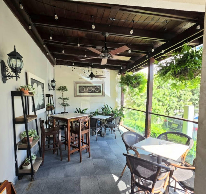 Terraza a la entrada