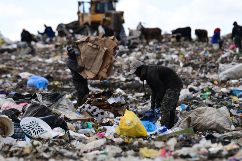 “Personas que recogen reciclaje, que compran reciclaje, gente que bucea ropa, se la lleva, se la lava".