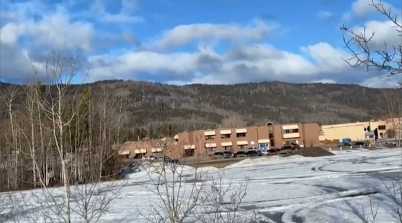 Edificio de la escuela secundaria y preparatoria donde se produjo un tiroteo que dejó al menos nueve personas muertas en el pequeño pueblo de Tumbler Ridge, Columbia Británica, el 10 de febrero de 2026.