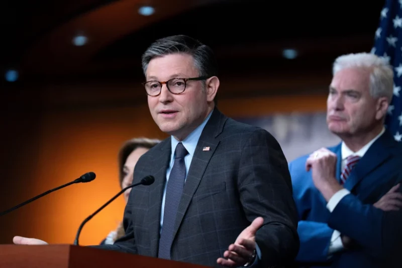 El presidente de la Cámara de Representantes, el republicano Mike Johnson, en una conferencia de prensa en el Capitolio, el martes 10 de febrero de 2026, en Washington.
