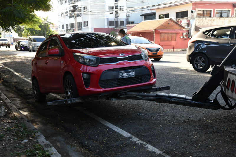 Incautan vehículos en Miraflores.