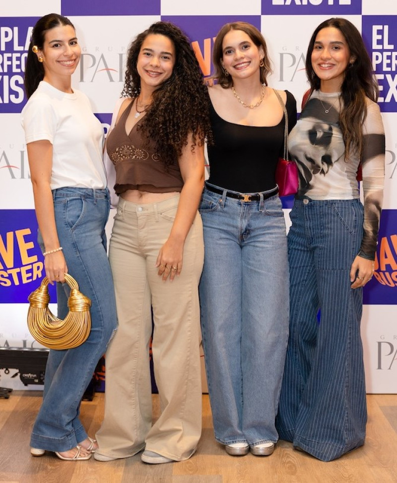 Laura Lockward, Camila Fersobe, Isabella Del Castillo y Lhia Fersobe.