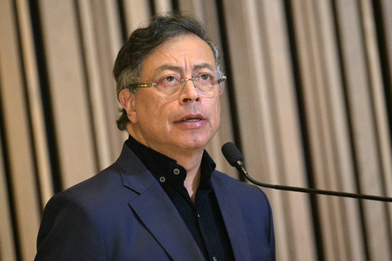 El presidente colombiano Gustavo Petro habla durante una reunión con miembros de la diáspora colombiana en la Biblioteca Conmemorativa Martin Luther King Jr. en Washington, D.C., el 5 de febrero de 2026.