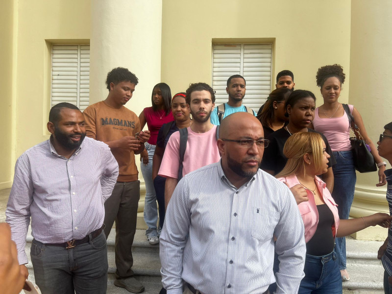 Estudiantes de medicina en Santiago reclaman por falta de secciones y recursos.