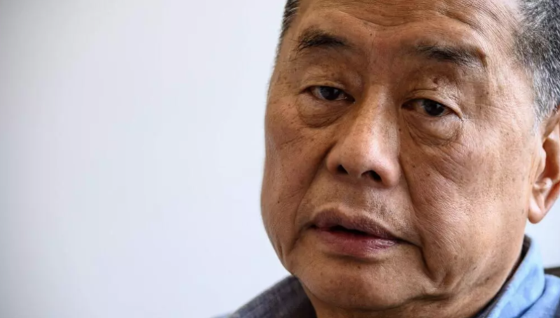Veinte años de prisión. Esa es la pena a la que fue condenado el lunes 9 de febrero de 2026 por un tribunal de Hong Kong el exmagnate de los medios de comunicación prodemocrático Jimmy Lai por conspiración con el extranjero y publicación sediciosa.