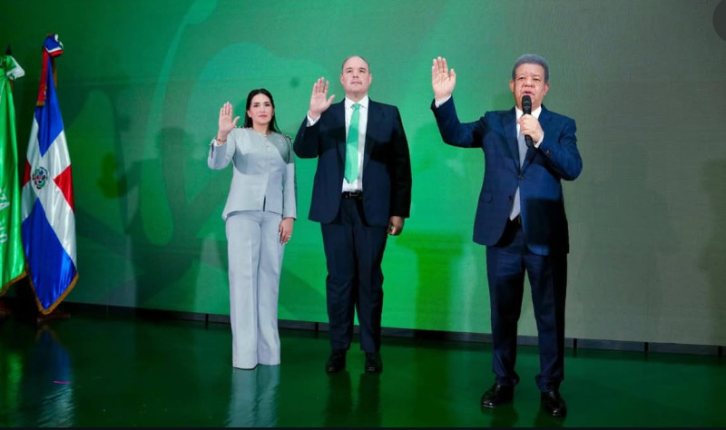 La pareja pasó recientemente de las filas del Partido de la Liberación Dominicana (PLD) a las filas de la Fuerza del Pueblo.