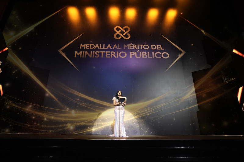 Ministerio público hace entrega de premios por amplia trayectoría a 10 fiscales.