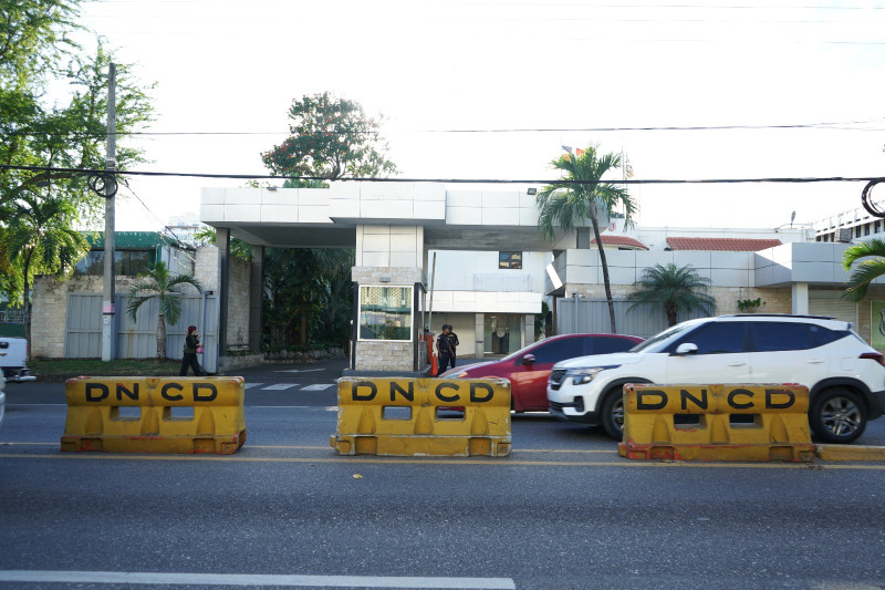 La DNCD realizaba anoche el conteo y decomiso de la droga en su sede central.