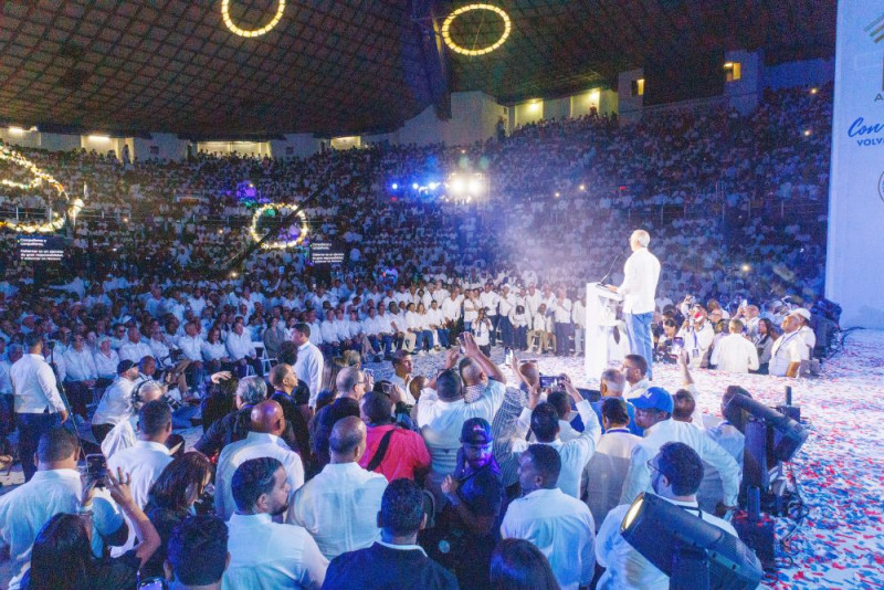 Al pronunciar las palabras centrales del acto de celebración, el mandatario enfocó parte de su discurso en alabar a los miembros de la base del partido oficialista y agradecerles por ayudar en las dos victorias electorales del PRM.