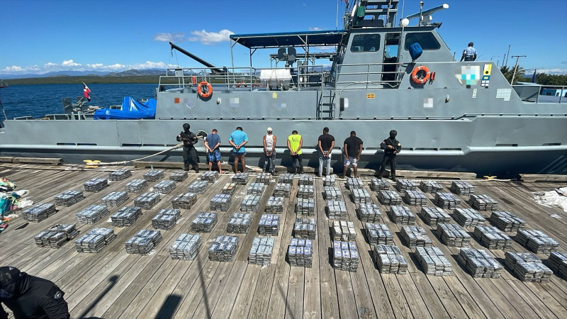 Decomiso del cargamento de cocaína en la costa de la provincia Peravia.