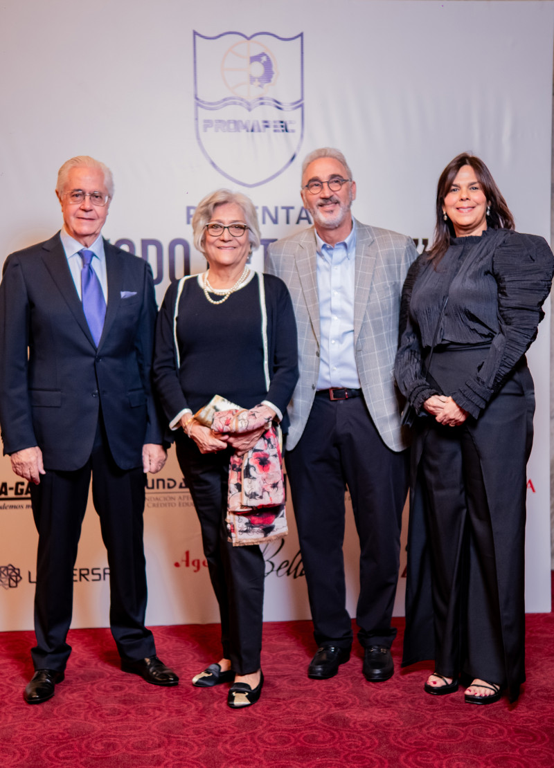 Carlos Valero, Laura Domínguez, Miguel Dauhajre y Arlette de Dauhajre.