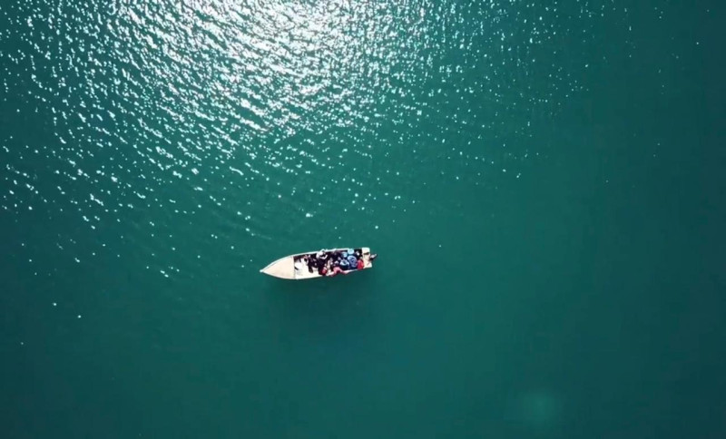 Una yola se construye con capacidad para 25 personas, pero la travesía suelen hacerla cerca de 50 viajeros.