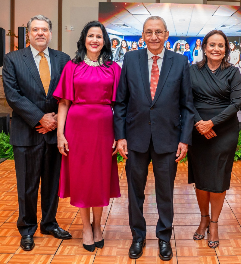 Marcos Bisonó, Marisol Vicens, Jorge Subero Isa y Sagrario Féliz.