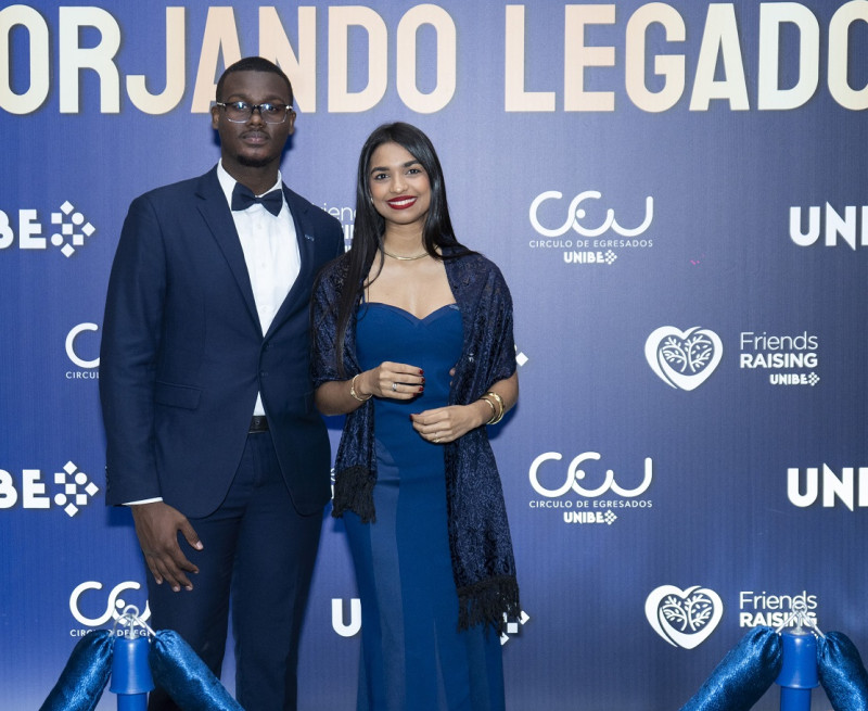 Becarios Raymond Reyes y Samantha Rodríguez.